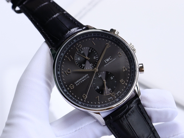 アイ・ダブリュー・シー正面デザイン